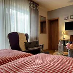 Waldhotel Am Turm アパート 3*